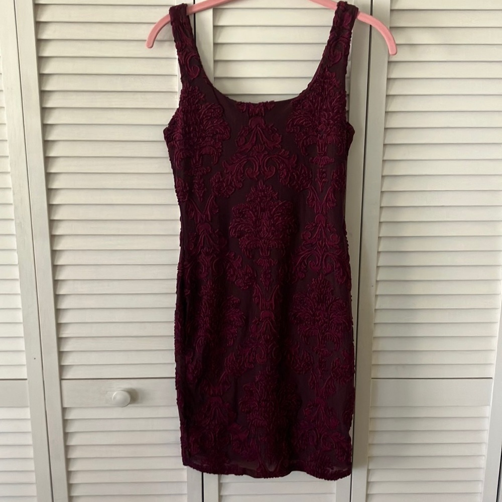 Haute Monde Elegant Burgundy Sleeveless velvet damask body-con Dress size S